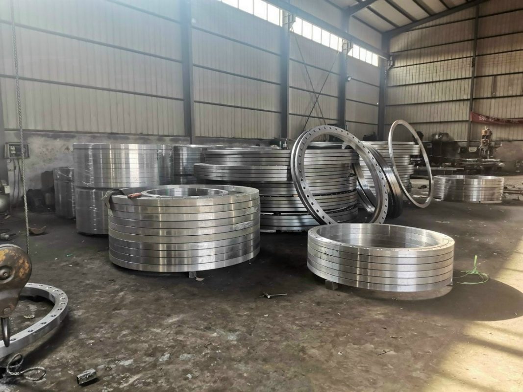 Gia công mặt bích inox theo yêu cầu