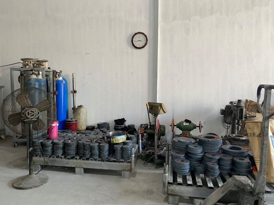 Gia công mặt bích thép - sản xuất