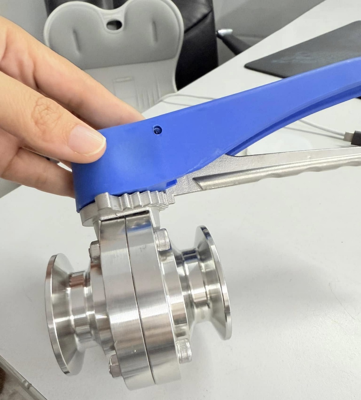 van bướm vi sinh tay kẹp inox